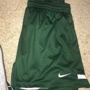 🤍Green Nike athletic shorts